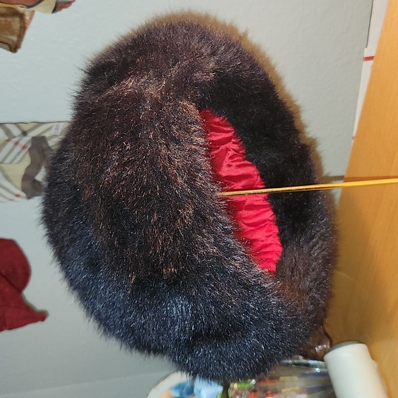 Betmar Faux Fur Convertible into bucket hat - Picture 6 of 8